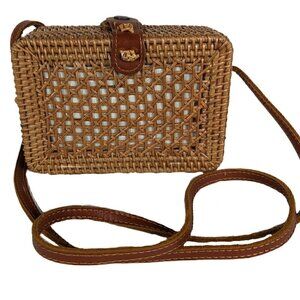 Rectangular Wicker Handbag with Leather Strap and Closure